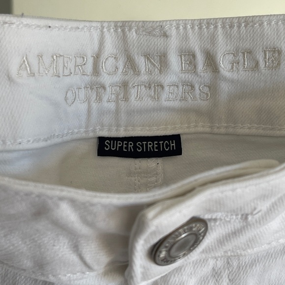 American Eagle outfitters white distressed denim shorts size 8 super stretch - Picture 5 of 7